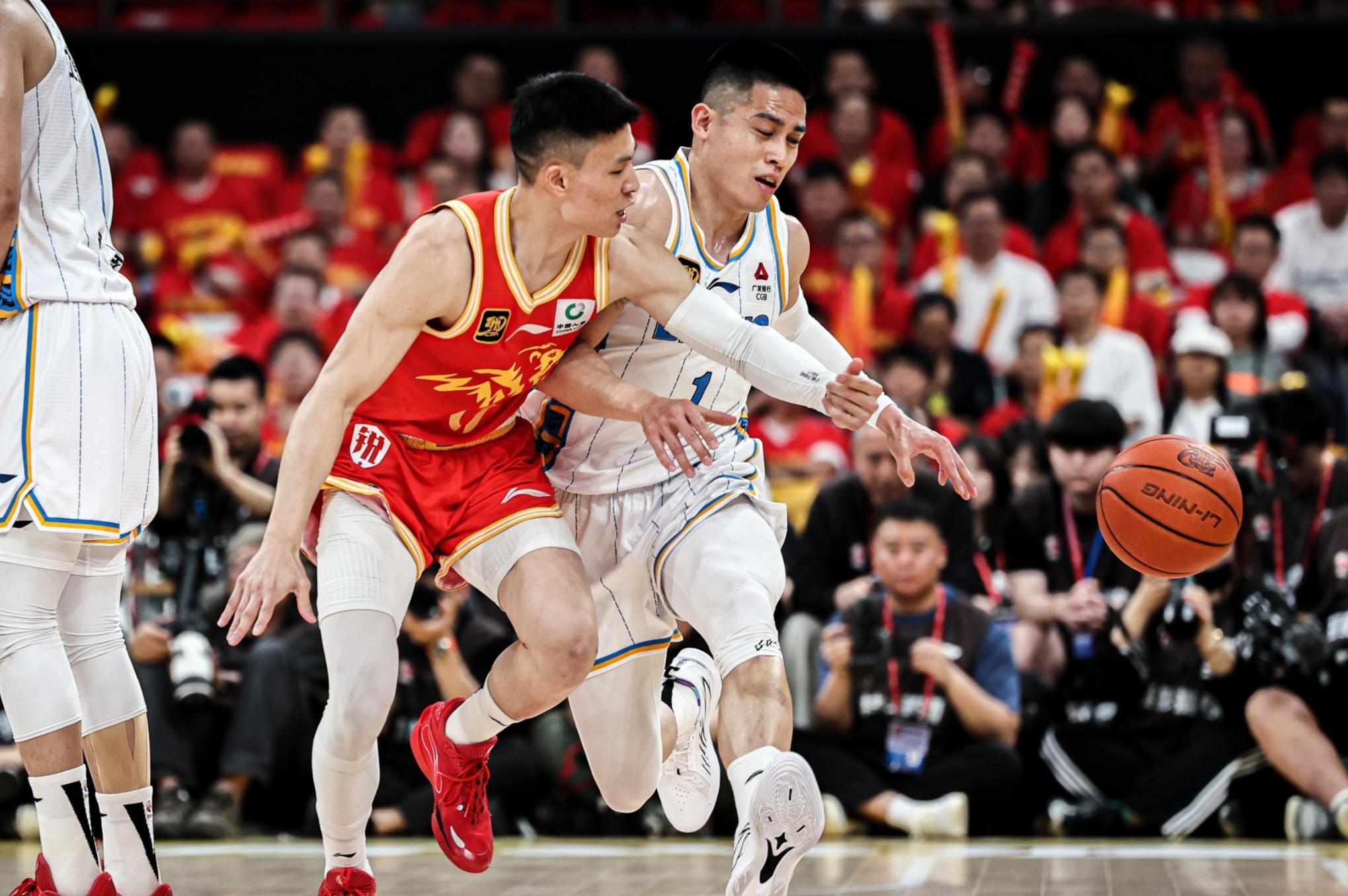 国王鏖战北京队，胡金秋带队取胜