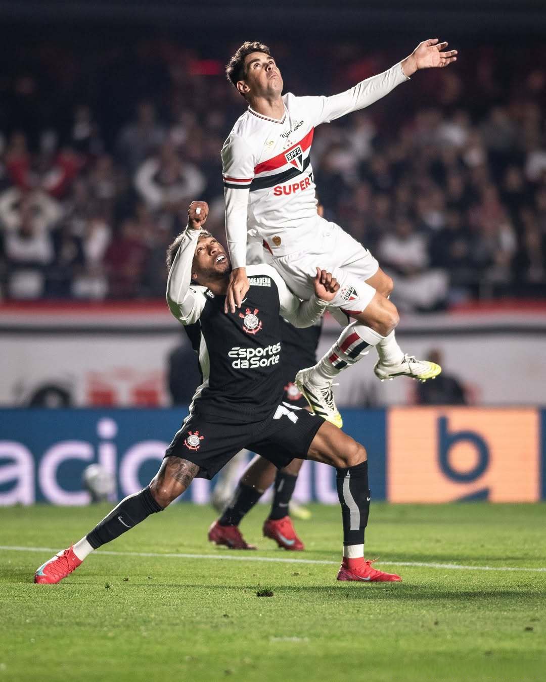 葡萄牙队绝杀英格兰队，梁靖崑点燃赛场