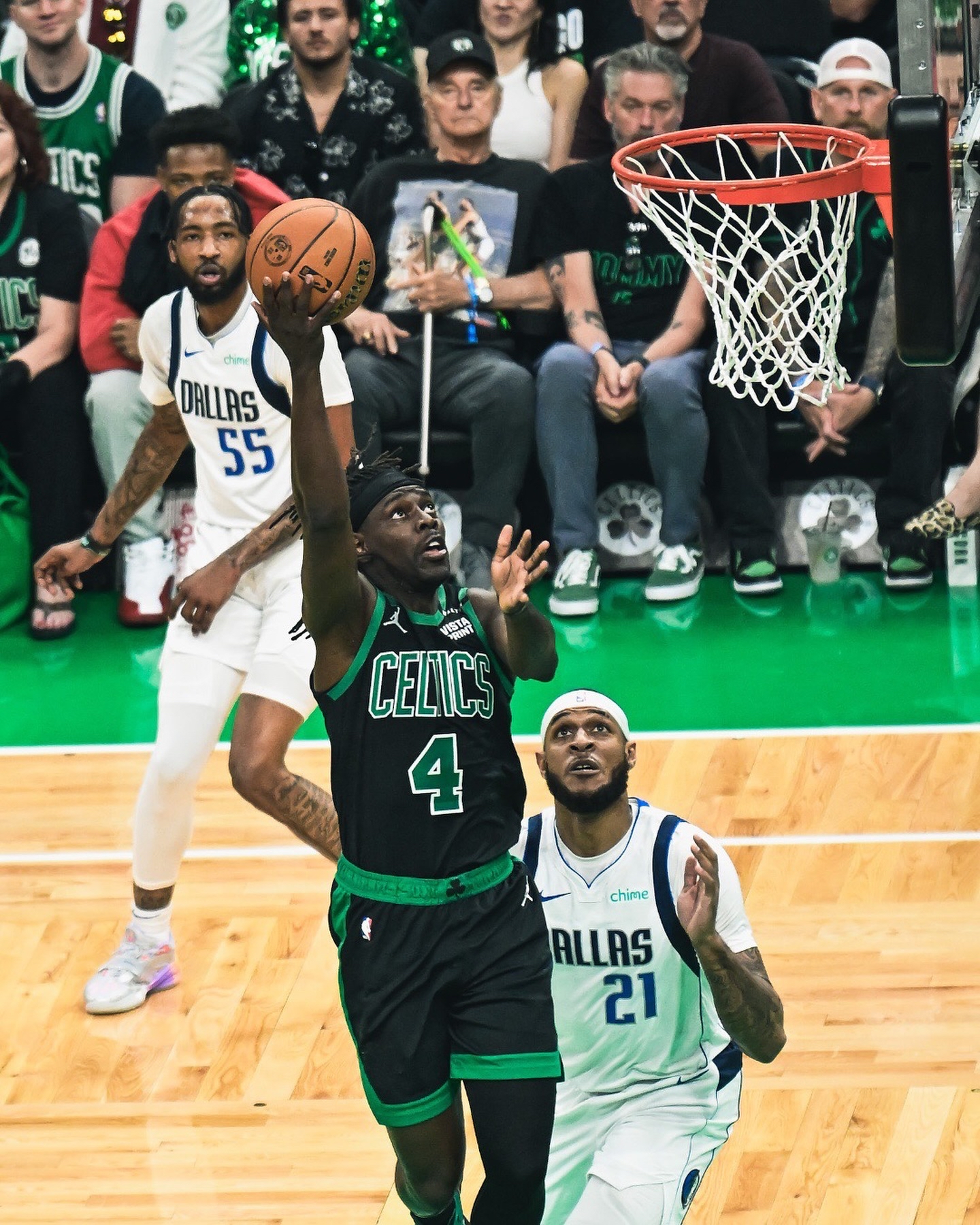 凯尔特人翻盘广东队，霍勒迪惊艳四座