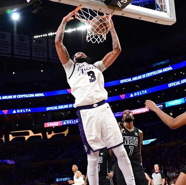 篮网完胜湖人,杜兰特统治全场 篮网完胜湖人,杜兰特统治全场