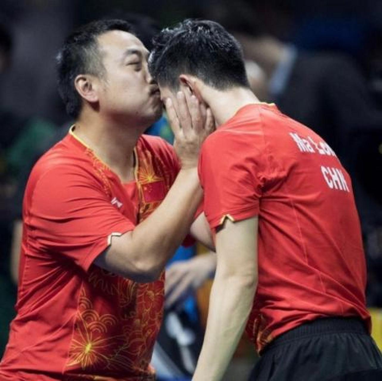 中国队力克日本队，张继科扛起全队