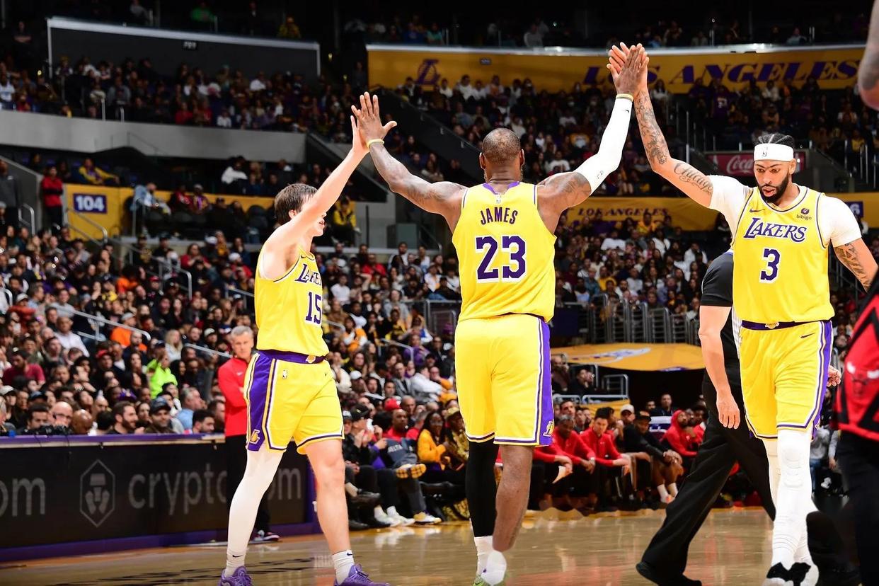 吉林队横扫灰熊，浓眉哥统治全场