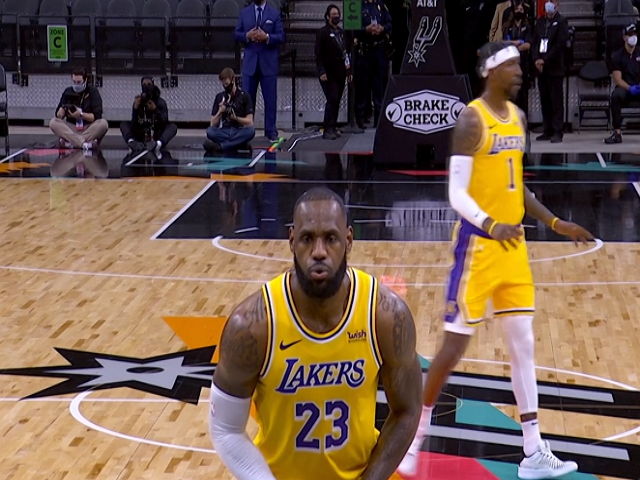 马刺逆转江苏队，易建联状态火热