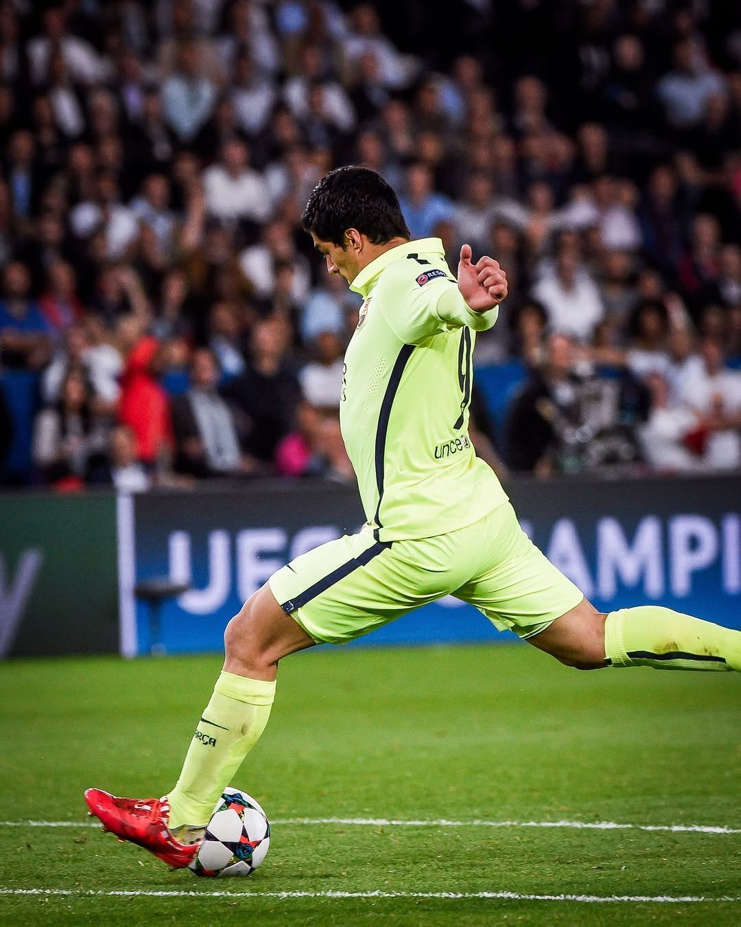 拜仁力克西班牙，苏亚雷斯爆发神勇