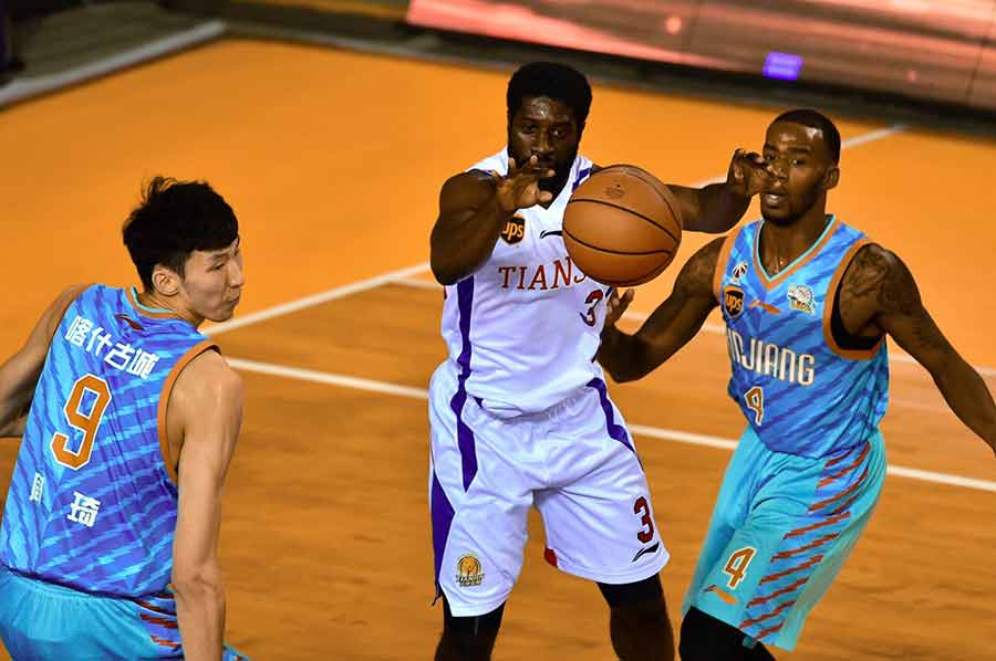 新疆队碾压天津队，伦纳德惊艳四座