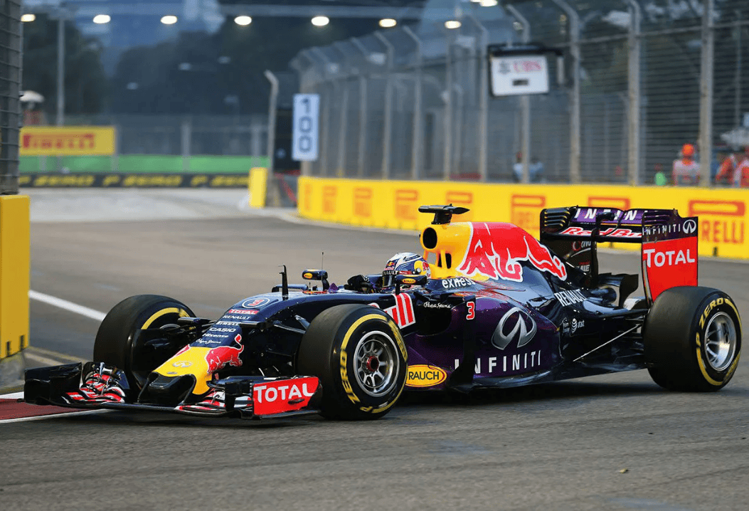 红牛车队轻取迈凯伦,皮亚斯特里点燃赛场 红牛车队轻取迈凯伦,皮亚斯特里点燃赛场