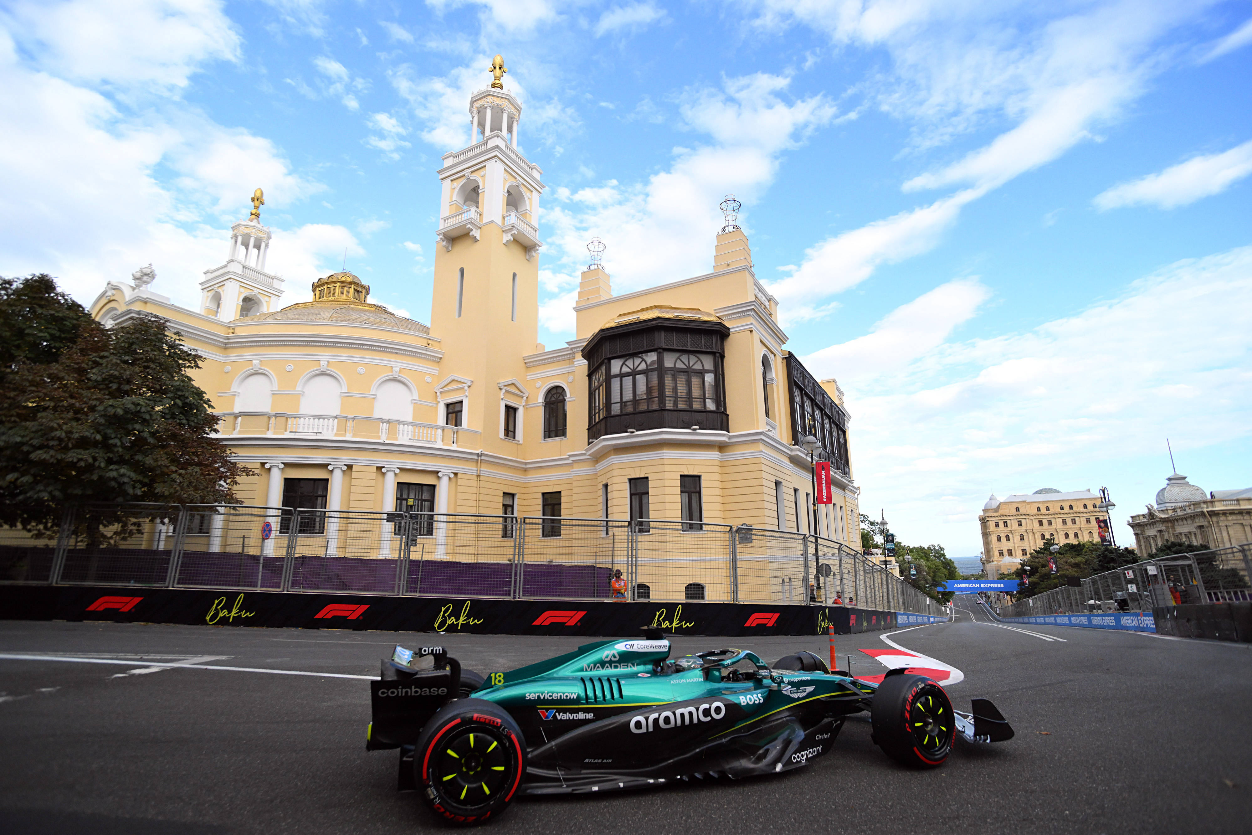 阿斯顿马丁险胜梅赛德斯,阿隆索点燃赛场 阿斯顿马丁险胜梅赛德斯,阿隆索点燃赛场