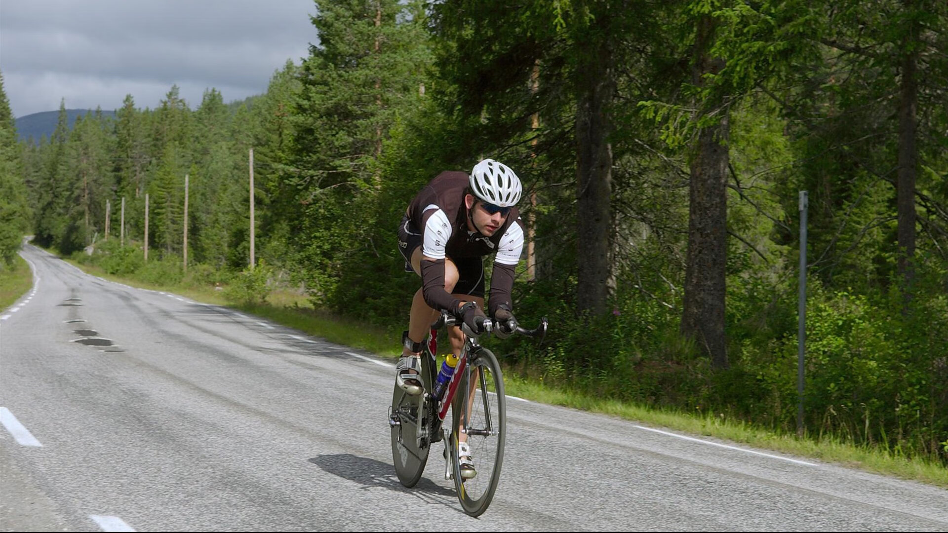 富安健洋，从加纳鏖战到勒沃库森关键先生，一位亚洲后卫的欧洲逆袭之路
